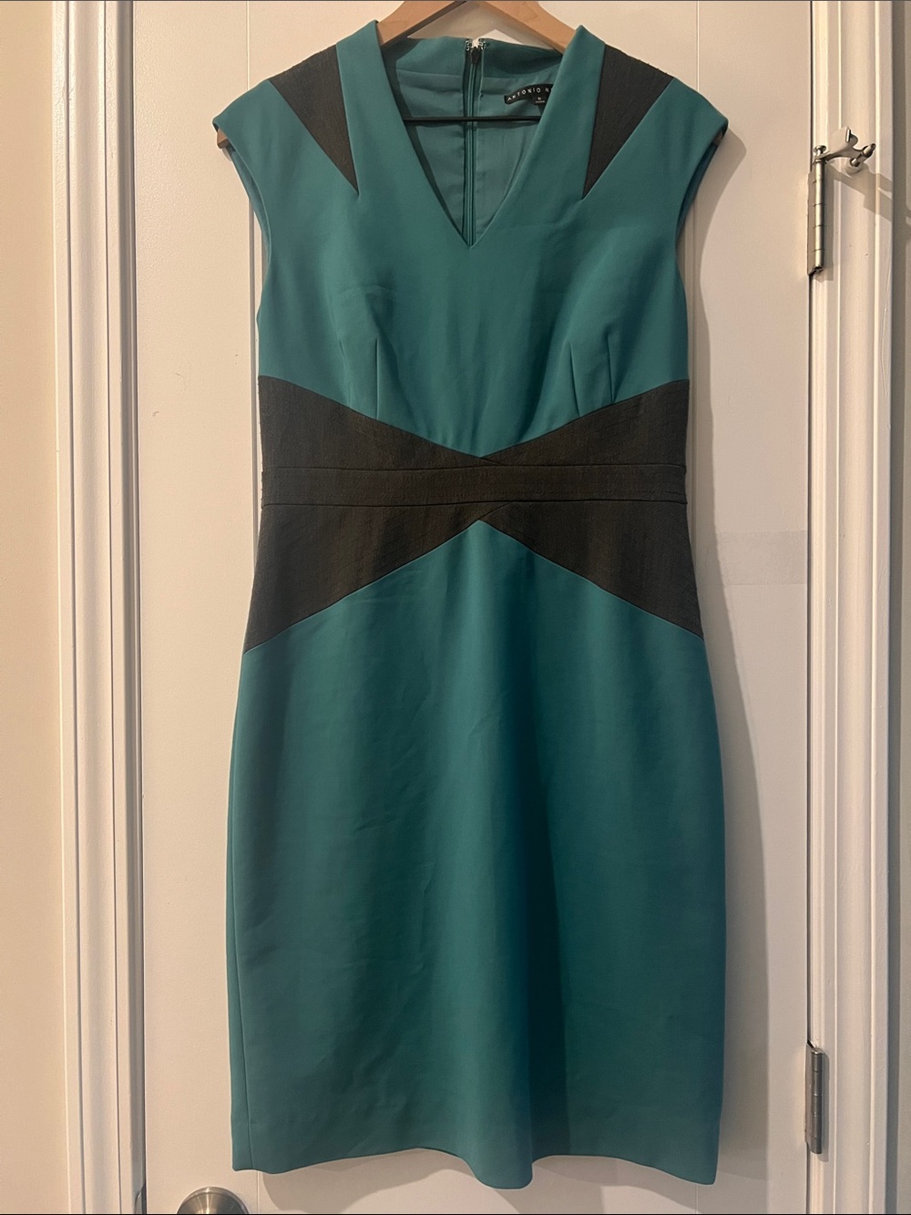 ANTONIO MELANI V-Neck Carden Seamed Waist Pencil Dress size 8 - Picture 2 of 8